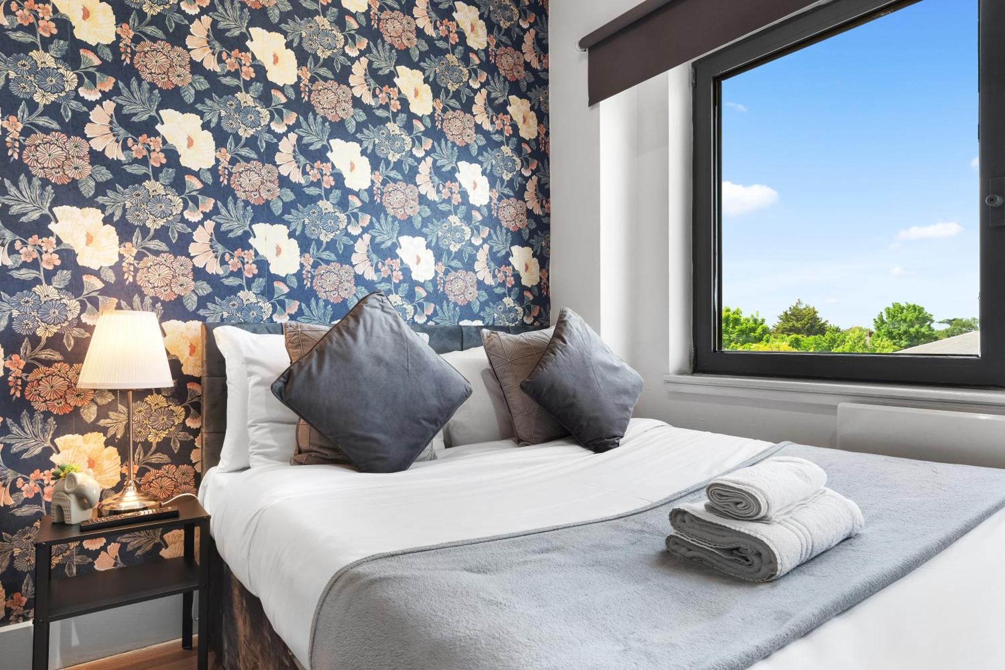 Modern One Bedroom Flat - Sleeps 5 -Near Heathrow - London Ub3 Extérieur photo