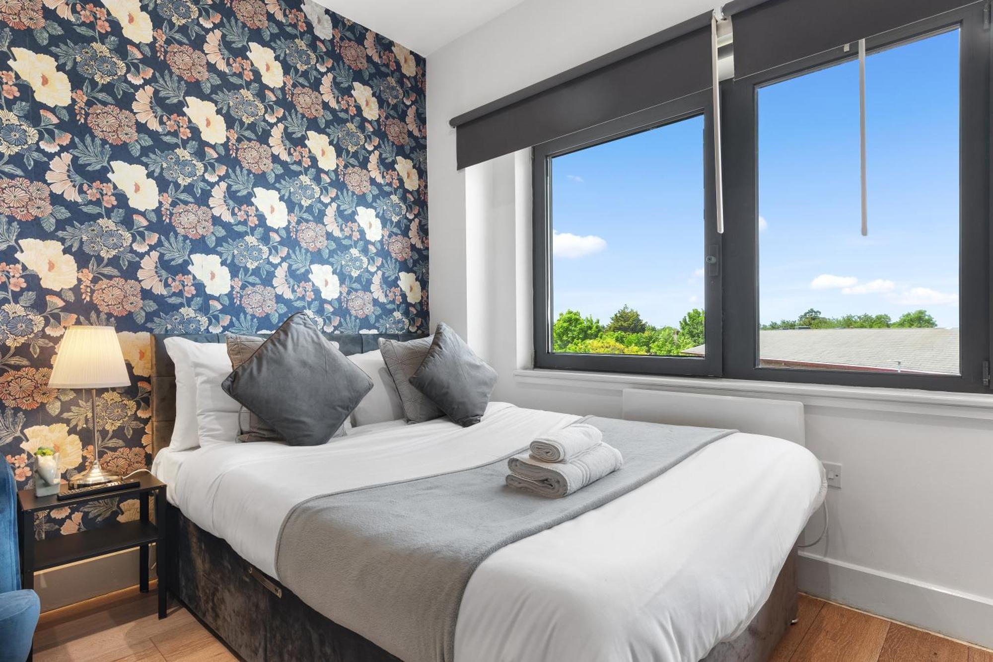 Modern One Bedroom Flat - Sleeps 5 -Near Heathrow - London Ub3 Extérieur photo