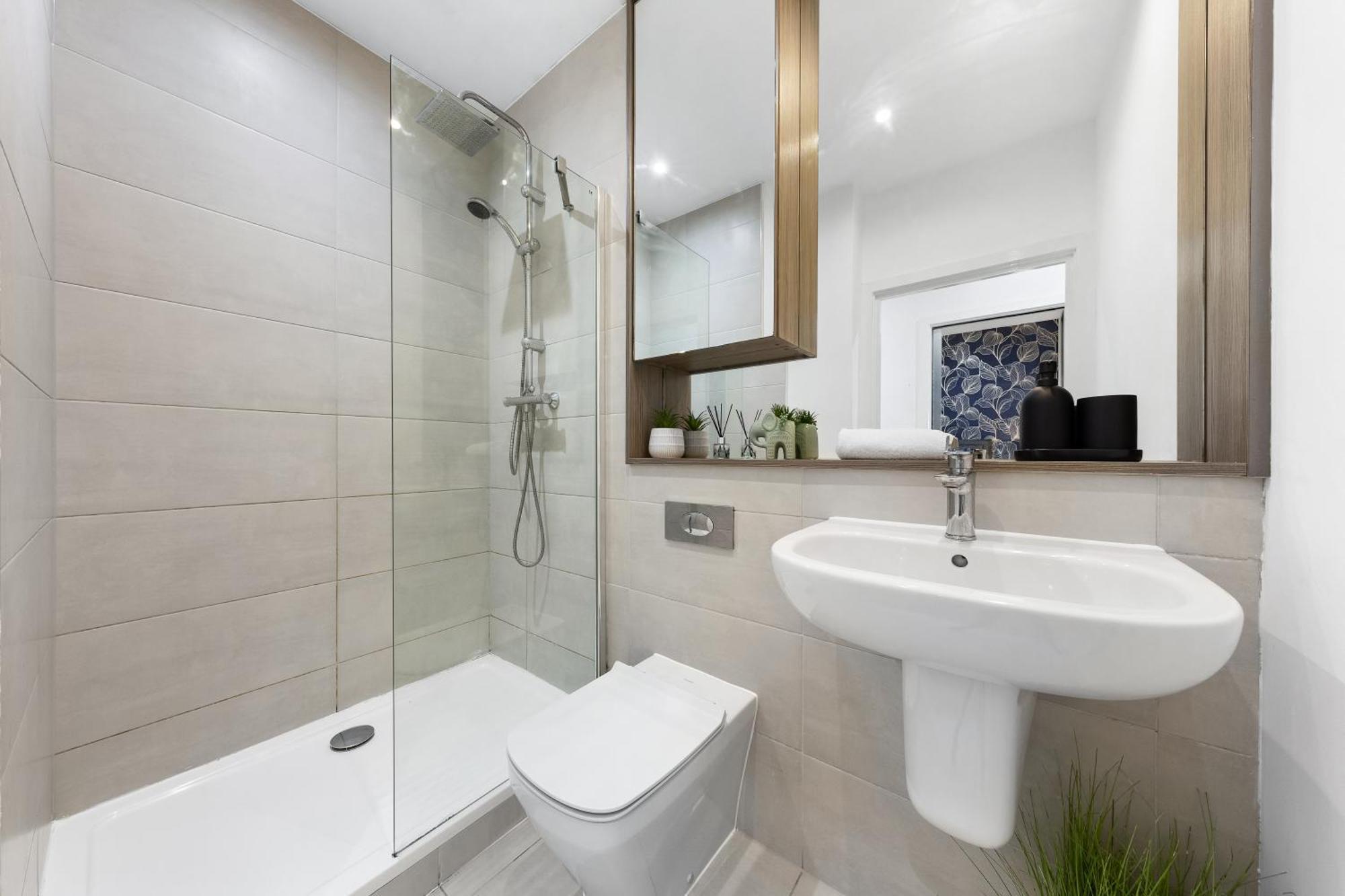 Modern One Bedroom Flat - Sleeps 5 -Near Heathrow - London Ub3 Extérieur photo
